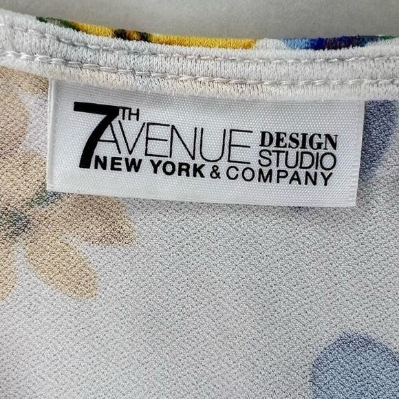 New York & Company Floral Blouse, V Tie Neck, Flutter Sleeve, size Medium - Picture 5 of 12